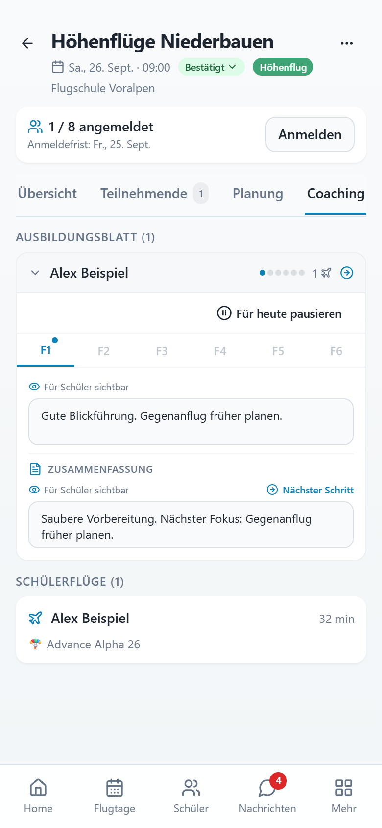 Flugtag-Cockpit mit Ausbildungsblatt und Rückmeldung zum Schulflug