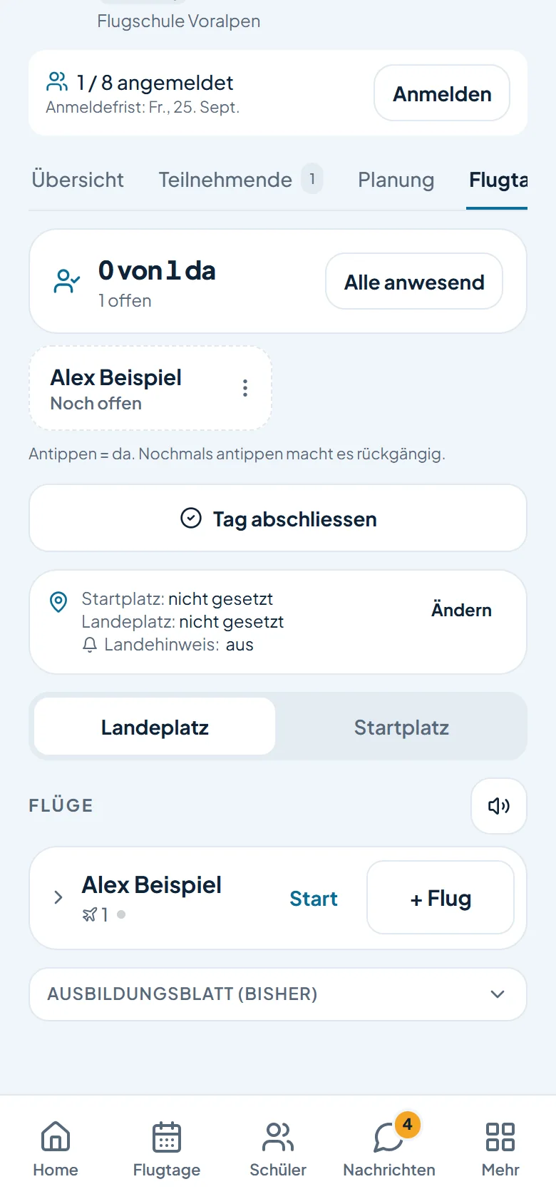 Flugtag-Cockpit mit Ausbildungsblatt und Rückmeldung zum Schulflug